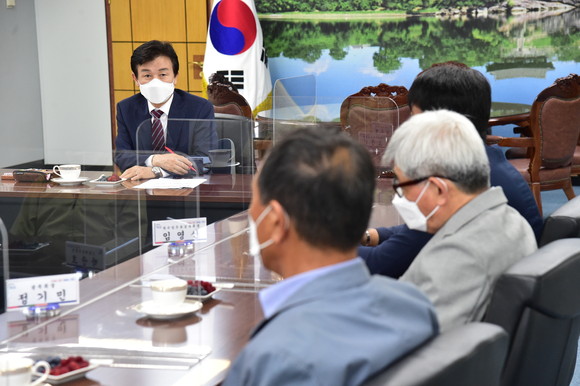 조규일 시장이 보훈단체들과 간담회를 진행하고 있다. ⓒ 진주시