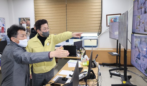허태정 시장은 28일 수목원내 부대시설을 점검하고 있다. ⓒ 대전시