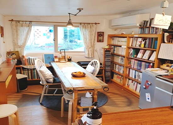 종이책을 모아 두려면 방 공간이 좁아지는 것 쯤은 감수해야 한다. = 'spectrum: 생각이 행동이 될 때' 블로그 캡처