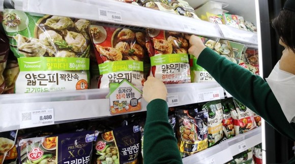 CJ제일제당·풀무원·동원F&B가 출시하는 냉동만두 제품 가격을 일제히 올렸다. ⓒ 연합뉴스
