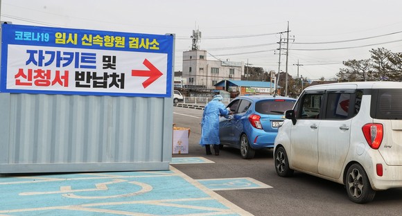 당진고대종합운동장에 추가 설치된 신속항원검사소 모습. ⓒ당진시
