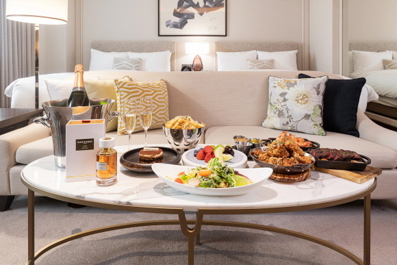 파라다이스의 대표 호텔과 리조트가 다가오는 밸런타인데이를 맞아 연인과 잊지 못할 추억을 만들 수 있는 '러블리 밸런타인데이' 프로모션을 진행한다. © 파라다이스시티