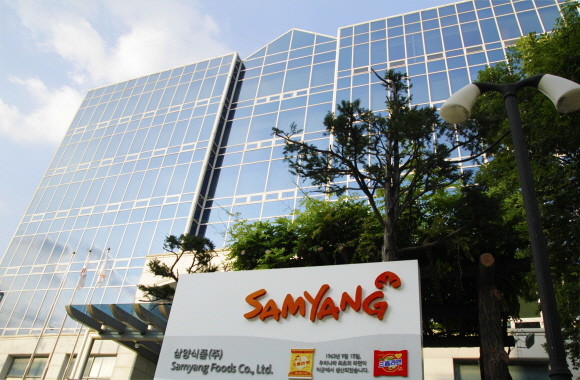 삼양식품이 8일 이사회를 열고 자기주식 매입, 배당금 상향, 전자투표제도 도입을 확정하며 본격적인 주주친화 경영에 나선다. © 삼양식품