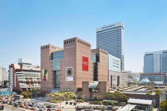 신세계는 지난해 누계 영업이익 5173억을 기록하며 2019년을 뛰어 넘는 사상 최대 실적을 기록했다. © 신세계