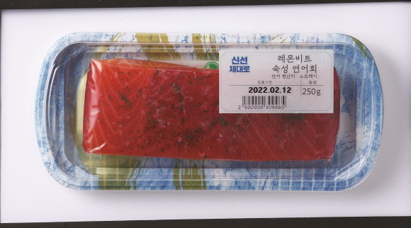 이마트가 고객이 직접 기호에 맞춰 요리할 수 있는 'DIY 생선회(필렛회)' 페스티벌을 진행한다. © 이마트