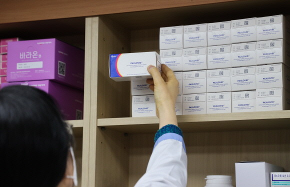 화이자의 코로나19 경구용(먹는) 치료제 '팍스로비드'. © 연합뉴스