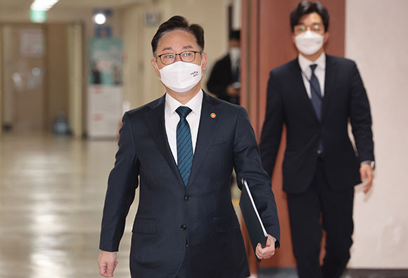 이재명 더불어민주당 대선 후보 총괄특보단 소통방에 박범계 법무부 장관이 참여한 것으로 드러나 논란이 예상된다. ⓒ 연합뉴스