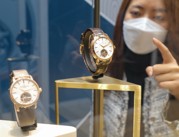 현대백화점 더현대 서울은 개점 1주년을 기념해 오는 27일까지 '럭셔리 워치·주얼리 페어'를 진행한다. © 현대백화점