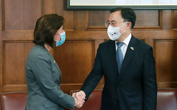 미국 상무부 장관과 문승욱 산업부 장관. ⓒ 연합뉴스