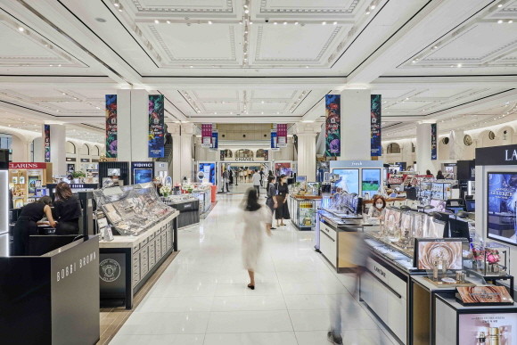 신세계백화점 강남점은 오는 10일부터 13일까지 강남점 1층 더스테이지에서 글로벌 뷰티 브랜드 에스티 로더 팝업 스토어를 준비했다. © 신세계백화점