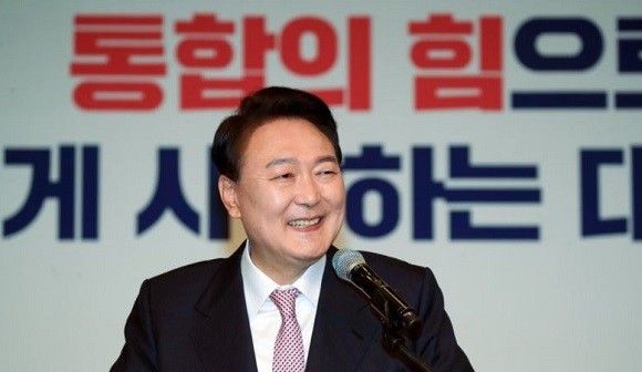윤석열 대통령 당선인이 10일 오전 서울 여의도 국회에서 당선 인사 기자회견을 하고 있다. ⓒ 연합뉴스