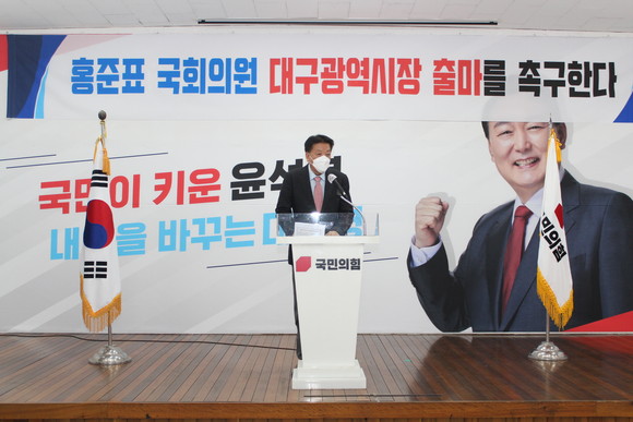 내빈들에게 인사말을 하고 있는 민들레포럼 김성훈 이사장. ⓒ 프라임경제
