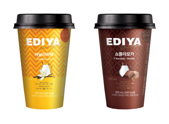이디야커피가 이디야 컵커피 '바닐라 라떼'와 '쇼콜라 모카' 2종을 추가 출시하며 RTD 컵커피 라인업을 강화했다. © 이디야커피