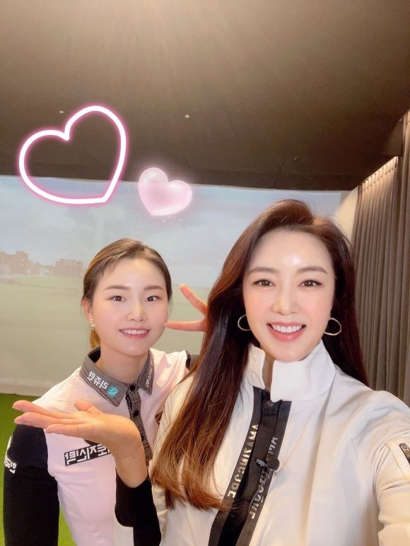 임희정(왼쪽) 프로골퍼와 김주희 아나운서. ⓒ 김주희 아나운서 SNS