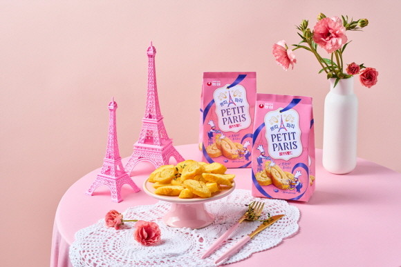 농심이 스낵 신제품 '쁘띠파리 롤브레드'를 출시했다. © 농심