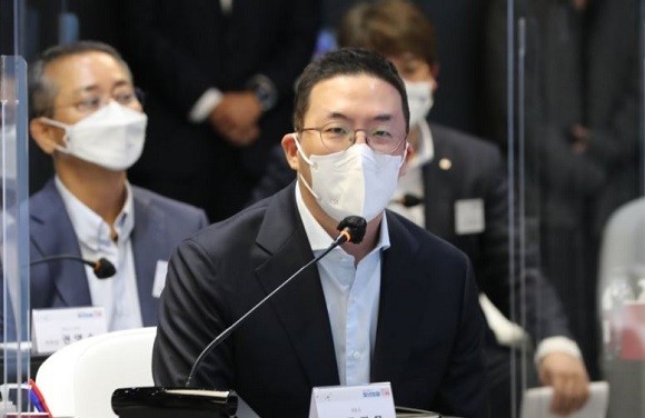 스마트폰과 태양광 등 부진한 사업을 연달아 정리해왔던 LG가 올해는 새로운 미래 성장 동력 발굴에 나설 계획이라고 발표했다. ⓒ 연합뉴스