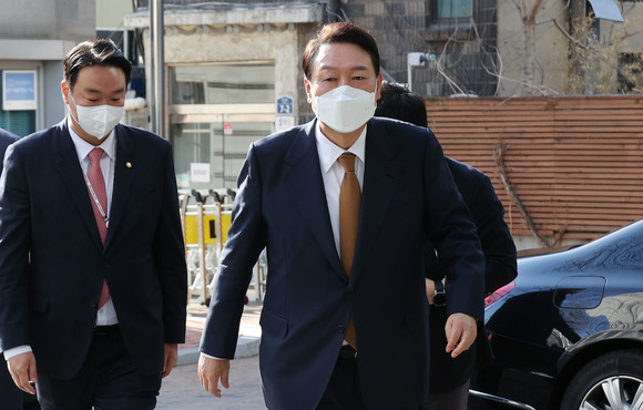 윤석열 대통령 당선인이 전기차 충전요금 5년 동결을 약속했다. ⓒ 연합뉴스