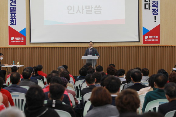 하영제 의원이 사천시 예비후보자 정견발표회에서 인사말을 하고 있다. ⓒ 프라임경제