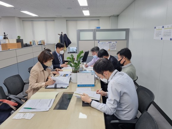 조형호 산청부군수와 직원들이 2023산청엑스포 국비확보를 위해 중앙부처를 방문하고 사업설명을 하고 있다. ⓒ 산청군