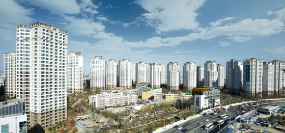 2006년 공사를 시작해 2009년 완공한 반포 자이는 일명 '2010년대 부(富) 대명사'로 불리는 GS건설 대표 아파트 단지다. © GS건설