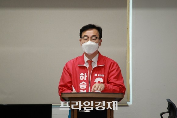 하승철 하동군수예비후보가 10대 공약을 발표하고 있다. ⓒ 프라임경제