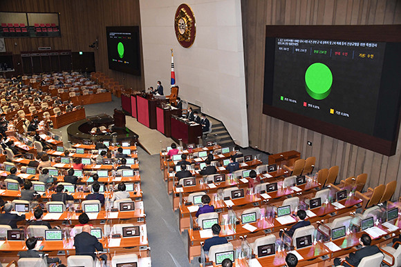 국회는 본회의를 열어 고 이예람 중사 사망사건 특검법을 비롯해 법안 12건을 의결했다. ⓒ 연합뉴스