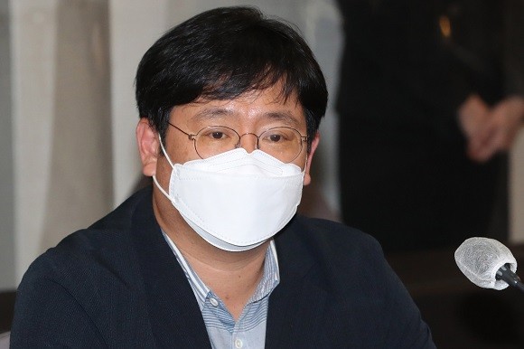 최 전 네이버 COO는 네이버 계열 공익재단인 해피빈 대표직을 그만두겠다는 뜻을 밝히고 사퇴했다. ⓒ 연합뉴스