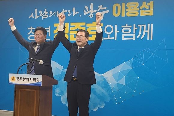 광주광역시장 청년후보로 도전장을 던졌던 정준호 변호사가 20일 이용섭 예비후보 지지를 전격 선언했다. ⓒ 프라임경제