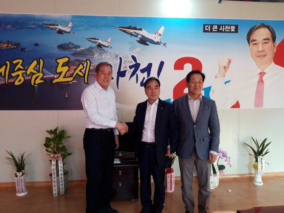 국민의힘 이종범 전 사천시장예비후보가 최상화 예비후보를 지지하고 있다. ⓒ 프라임경제