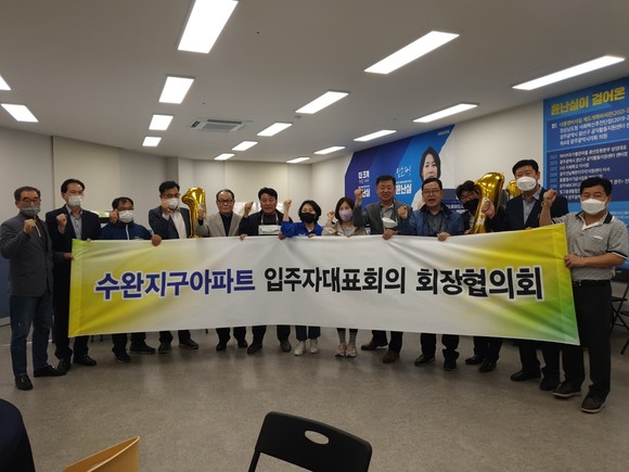 25일 수완지구 내 아파트단지 입주자대표회장 등 20여 명이 윤 후보 선거사무소를 찾아 지지를 선언했다. ⓒ 프라임경제