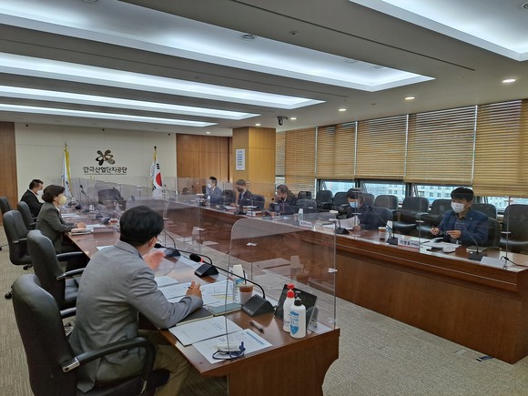 홍준표 대구시장 후보가 대구에 본사를 둔 한국산업단지공단을 방문해 임직원들과 간담회를 가졌다. ⓒ 프라임경제