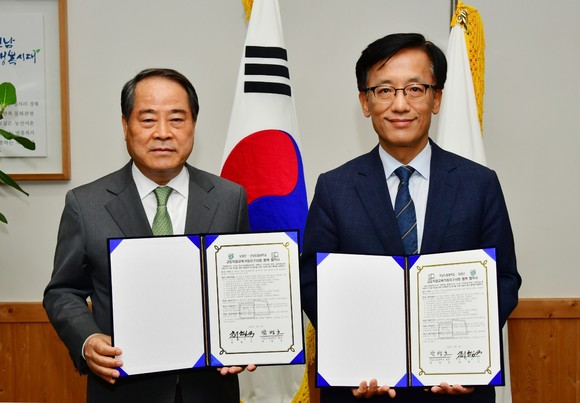 담양군 협약식 모습. 왼쪽부터 최형식 담양군수와 박병호 전남도립대 총장. ⓒ 전남도립대