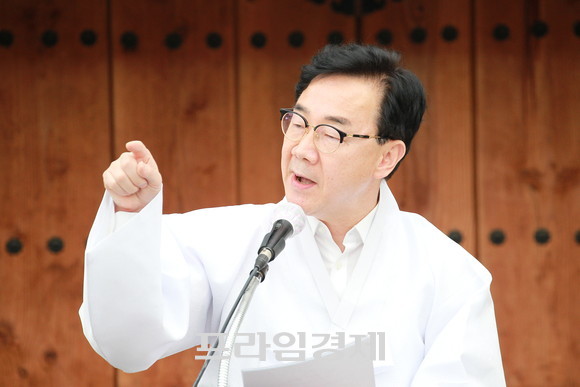 하승철 하동군수 무소속 출마자가 하영제 의원을 향해 질타를하고 있다. ⓒ 프라임경제