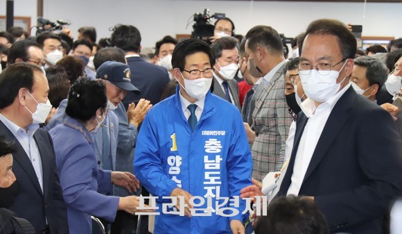 양승조 충남도지사 후보가 선거사무소 개소식에서 입장을 하고 있다. ⓒ 프라임경제