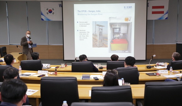 농어촌공사 본사에서 열린 수질관리디지털전환을 위한 전문가초청워크샵에서 알렉산드로 모라 이사가 다분광센서 활용에 대해 발표하고 있다. ⓒ 농어촌공사