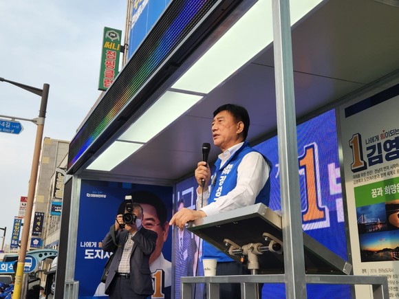 더불어민주당 김한종 장성군수 후보는 19일 오후 장성읍사무소 앞에서 합동연설회를 가졌다. ⓒ 김한종 캠프