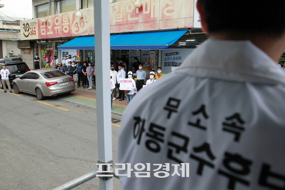 하승철 하동군수 후보가 진교면민들 앞에서 지지를 호소하고 있다. ⓒ 프라임경제