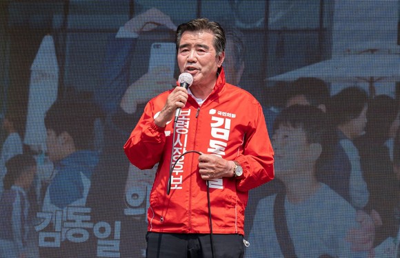 김동일 국민의힘 보령시장 후보가 23일 (구)대천역 앞 중앙시장 인근에서 국민의힘 합동유세를 하고 있다. ⓒ 프라임경제