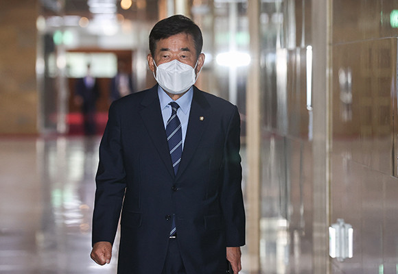 더불어민주당은 24일 비공개 의원총회를 열어 국회의장 후보로 5선인 김진표 의원이 됐다고 발표했다. ⓒ 연합뉴스