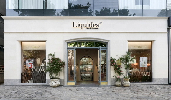 서울 강남구 청담동에 위치한 리퀴드 퍼퓸바 플래그십 매장 전경. © 현대백화점