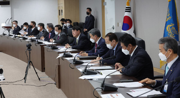 윤석열 대통령은 25일 북한의 미사일 도발에 군사적·외교적 조치를 각각 2가지씩 지시했다. ⓒ 대통령실