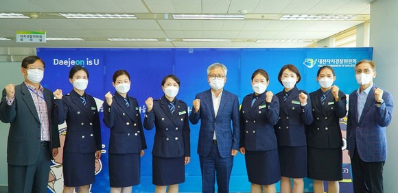 대전자치경찰위원회는 26일 녹색어머니연합회와 간담회 개최 후 기념촬영을 하고 있다. ⓒ 대전시