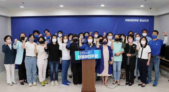 양승조 후보는 "사전투표에 참여하신 많은 분들이 선거유세를 축제장으로 만드셨다"며 "투표를 하면 우리가 이긴다. 이번에도 압도적인 지지로 충남의 자존심, 천안의 자존심 양승조를 지켜달라"고 지지를 호소했다. ⓒ 후보사무실