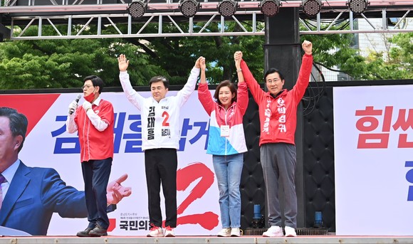 김태흠 국민의힘 충남도지사 후보가 29일 나경원 전 원내대표와 합동 유세 모습. ⓒ 후보사무실