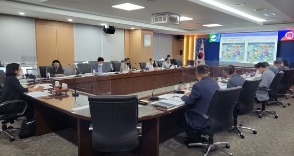 지난 30일 예산군청 중회의실에서 경계결정위원회를 진행하는 모습. ⓒ 예산군