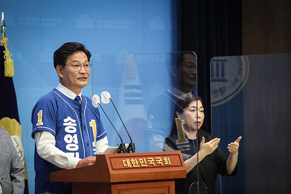 송영길 더불어민주당 서울시장 후보는 31일 국회 소통관에서 김포공항 이전에 대한 입장을 밝혔다. ⓒ 송영길 더불어민주당 서울시장 후보