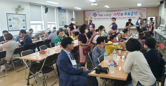 연기면 제비마을 봉사단은 지난 4일 '다가치 나누는 사랑의 무료급식 행사'를 개최했다. ⓒ 세종시
