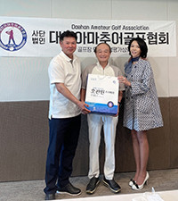 왼쪽부터 대한아마추어골프협회 이해균 초대 회장, 오명 특별고문, 김여주 운영위원장. ⓒ 동진제약