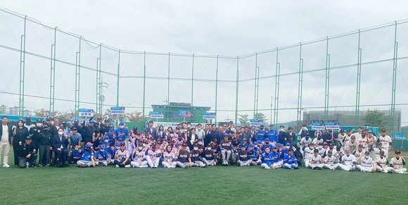 18일 '제4회 아산시 전국장애인어울림야구대회'를 개최 후 단체 기념촬영을 하고 있다. ⓒ 아산시장애인체육회