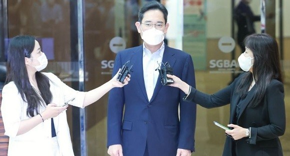18일 유럽 출장에서 돌아온 이재용 삼성전자 부회장은 반도체·배터리 등 핵심 사업의 기술 확보와 인재 영입에 대한 의지를 내비췄다. ⓒ 연합뉴스